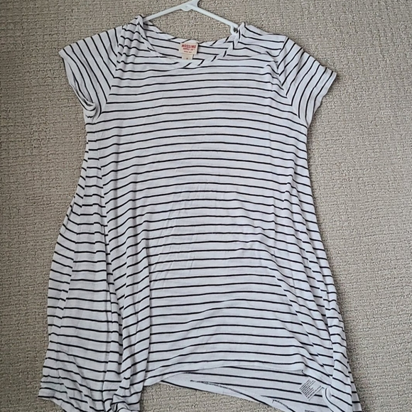 2 Mossimo flowy striped shirts - Picture 4 of 5